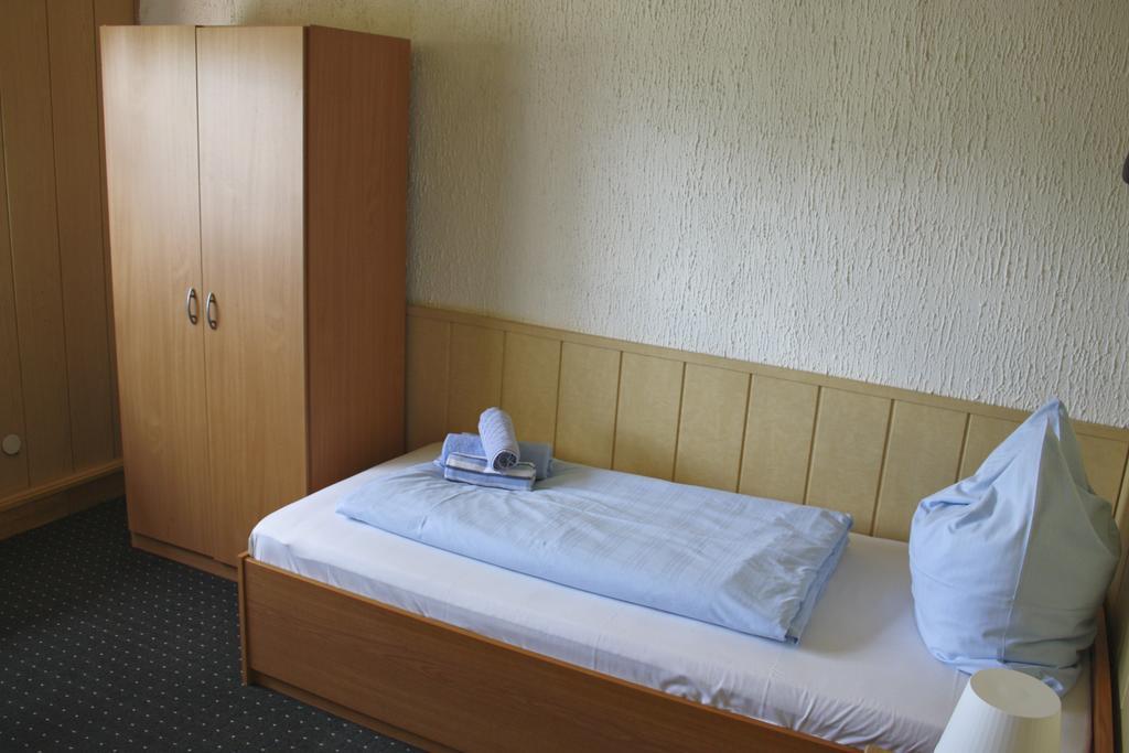 Gaestehaus Am Heuss-Platz Erlangen Cameră foto